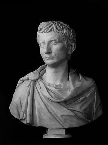 Ritratto di Ottaviano marmoreo su busto non pertinente